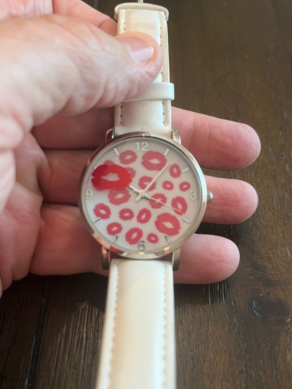 Avon : Women’s Wristwatch Brand New White Leather Band New Battery